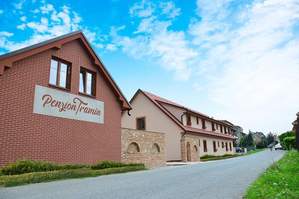 Penzion Tramín Valtice Exterior foto